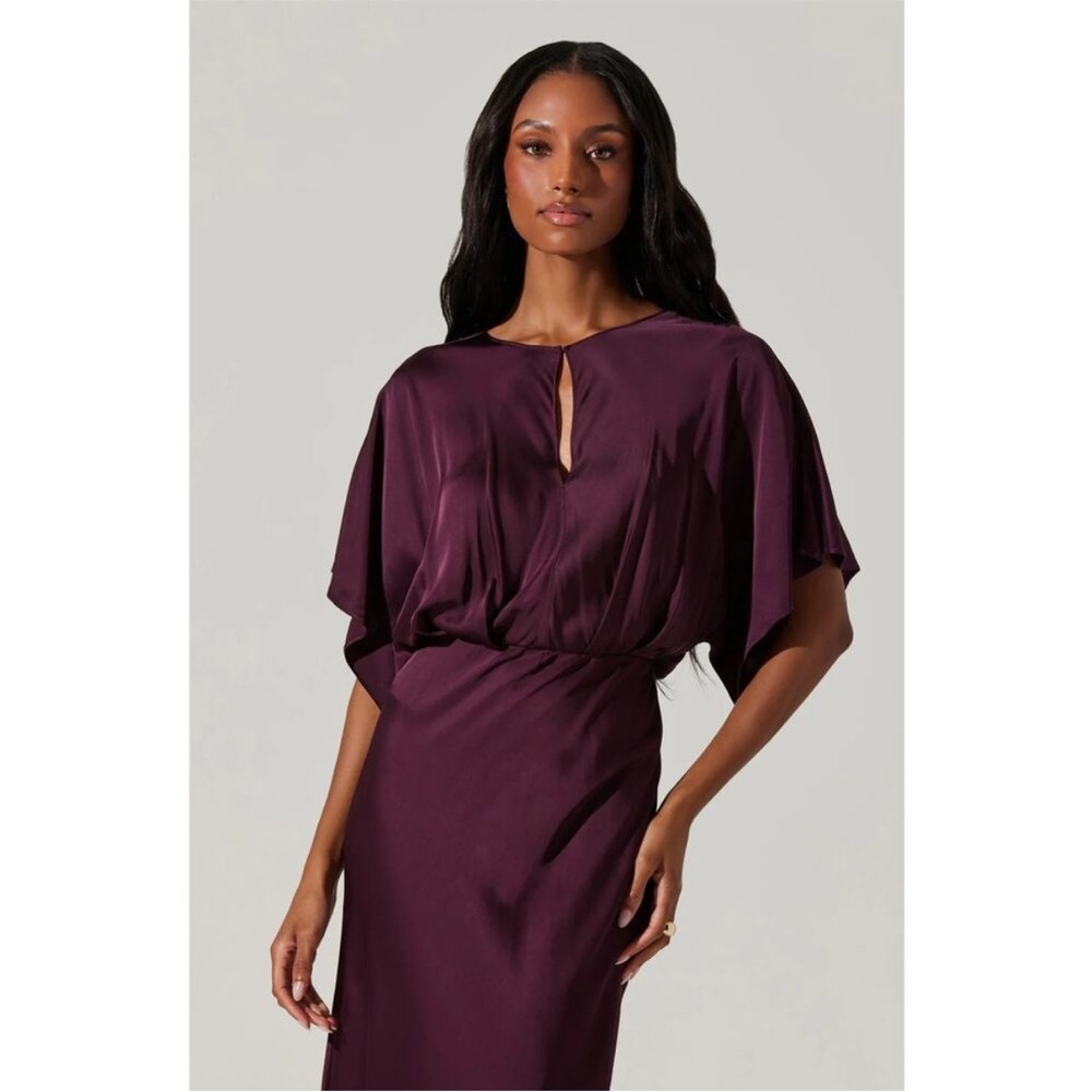 New with tags ASTR The Label – Angelle Satin Wine Dolman Maxi Dress – Small